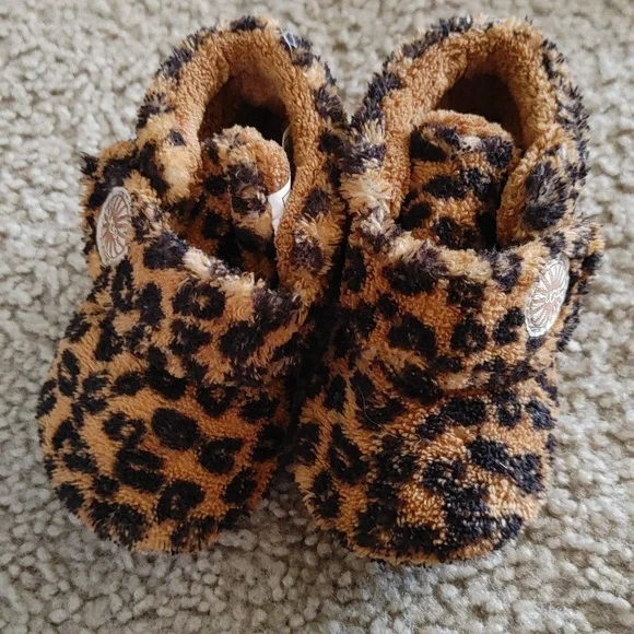 UGG Leopard Baby Booties - Picture 2 of 4